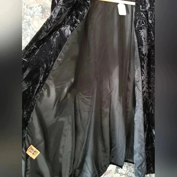 🇨🇦 90s Vintage Le Château Black Velvet Jacket With Engraved Buttons Small - Picture 5 of 5